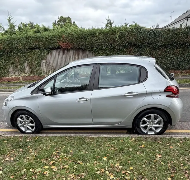 Peugeot 208 2017 photo 4