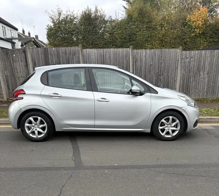 Peugeot 208 2017 photo 5