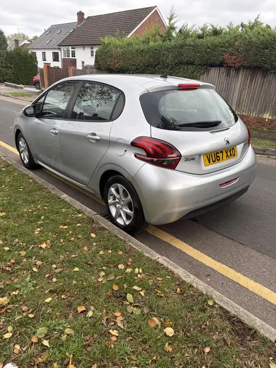 Peugeot 208 2017 photo 3