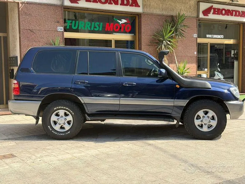Toyota Land Cruiser 100 2001 photo 3