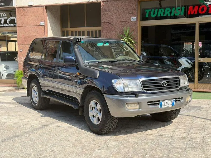 Toyota Land Cruiser 100 2001 photo 2