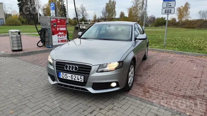 Audi A4 2011 photo 2