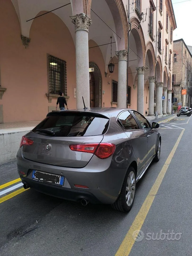Alfa Romeo Giulietta 2012 photo 2