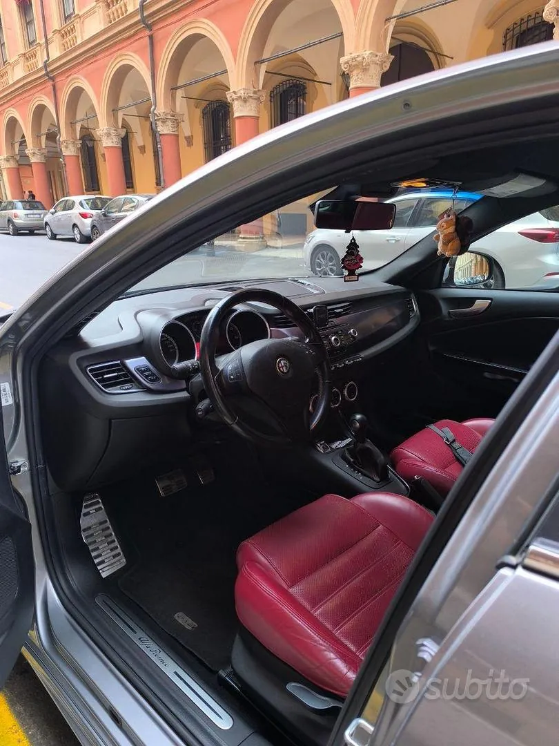 Alfa Romeo Giulietta 2012 photo 4