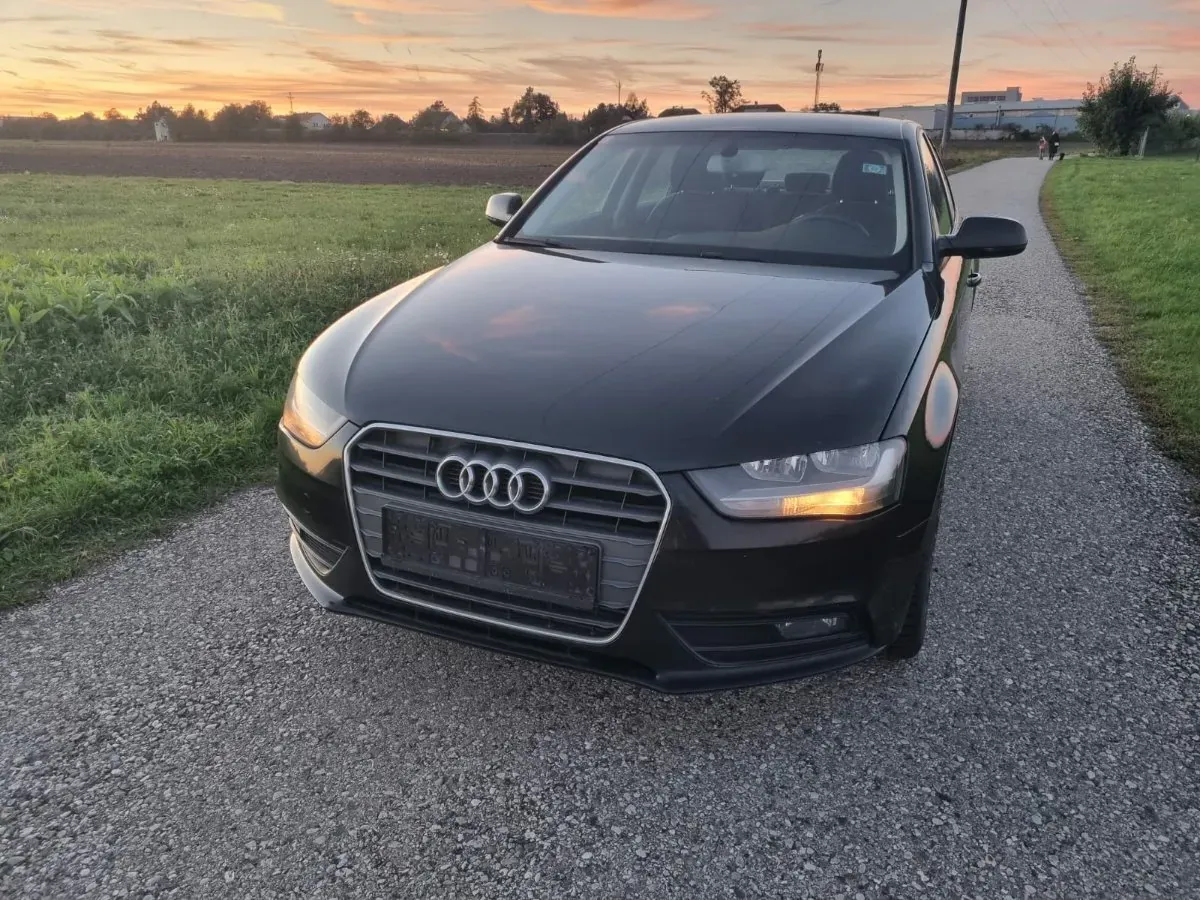 Audi A4 2012 photo 2
