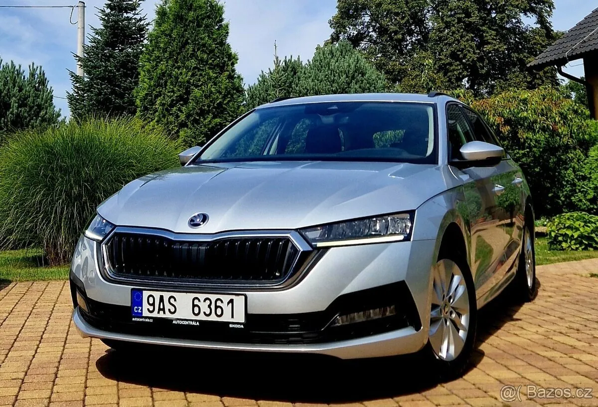Skoda Octavia Combi 2023 photo 2