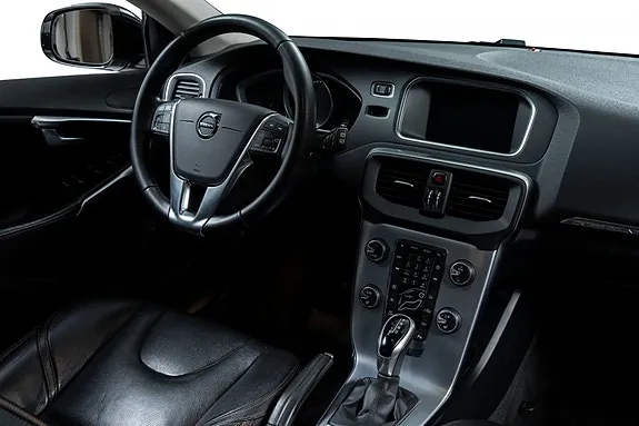 Volvo V40 Cross Country 2017 photo 2