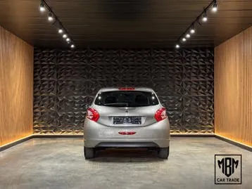 Peugeot 208 2014 photo 3
