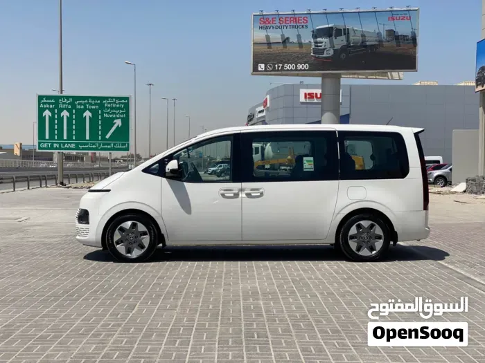 Hyundai Staria 2023 photo 3