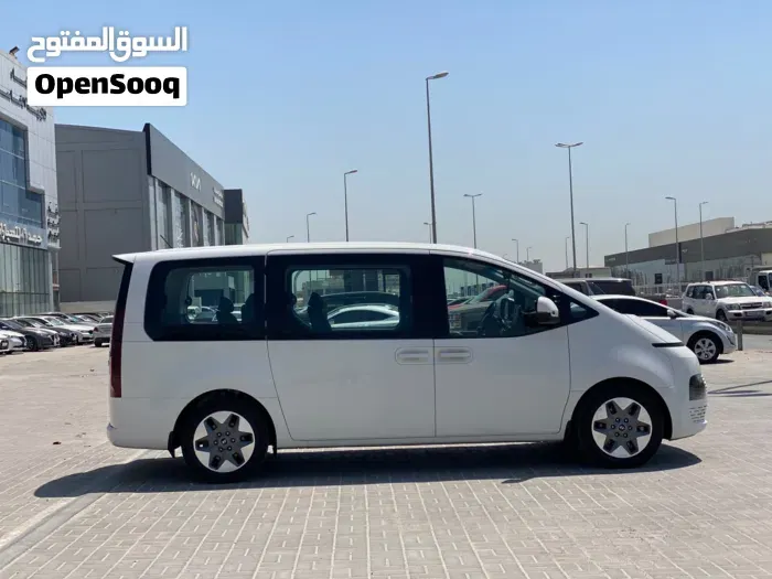 Hyundai Staria 2023 photo 4