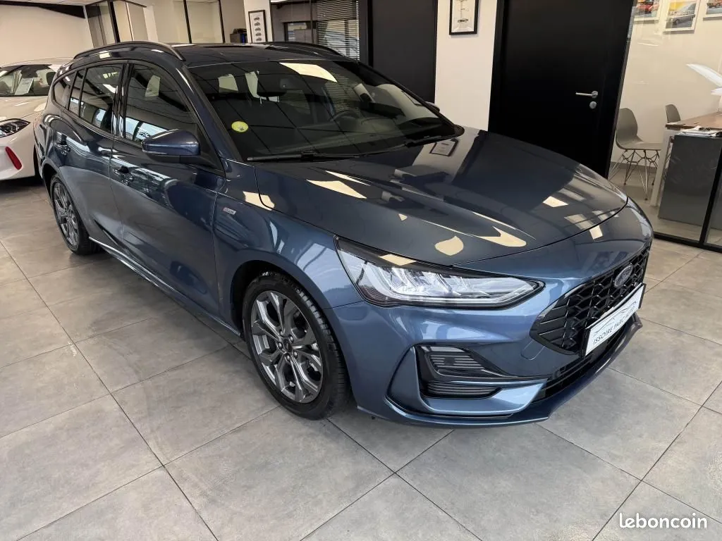 Ford Focus 2022 photo 2