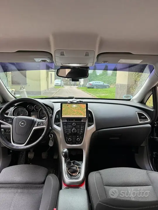 Opel Astra J 2018 photo 2