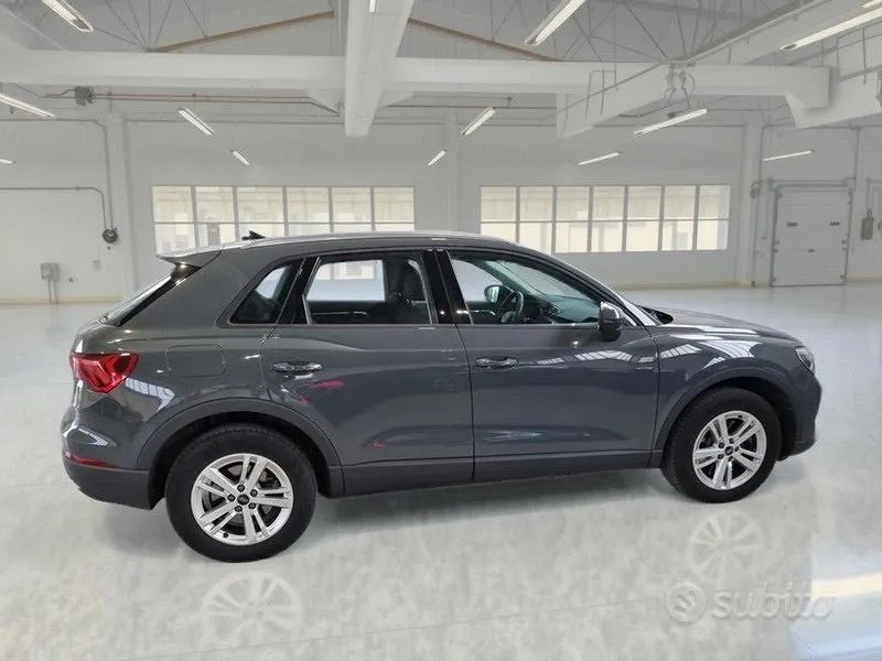 Audi Q3 2023 photo 3