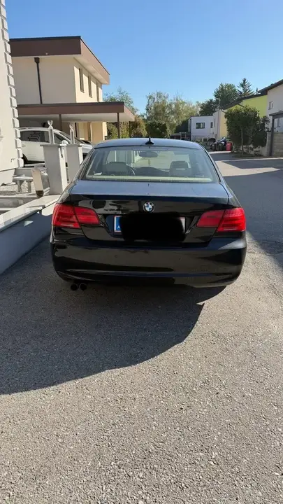 BMW 3 Series 2010 photo 3
