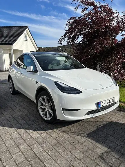 Tesla Model Y 2024 photo 2