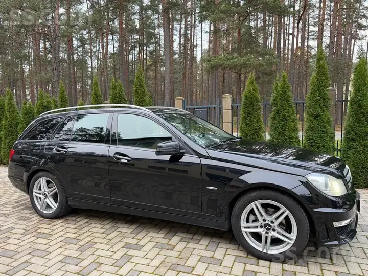 Mercedes-Benz C180 2012 photo 4