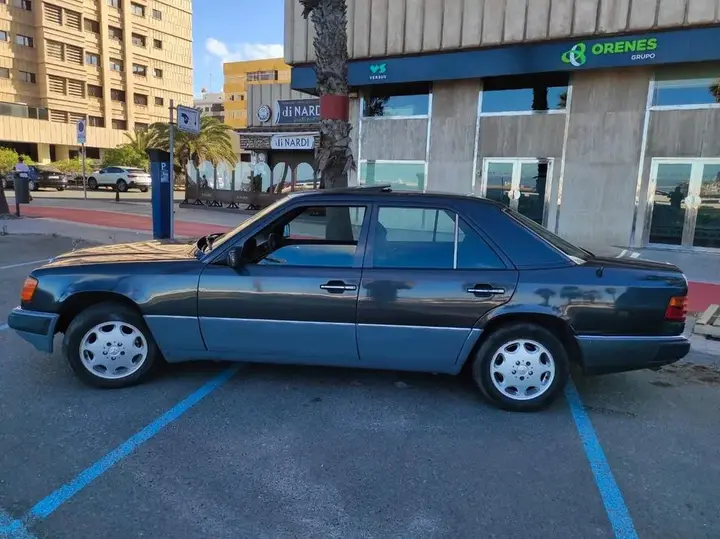 Mercedes-Benz 300D