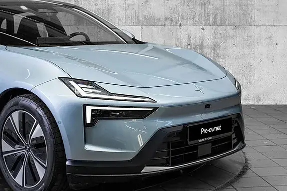 Polestar 4 2025 photo 2