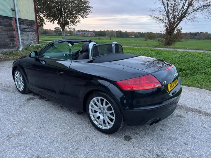 Audi Tt 2010 photo 5