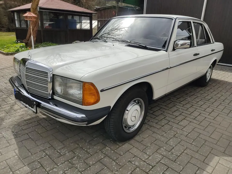 Mercedes-Benz 200 D