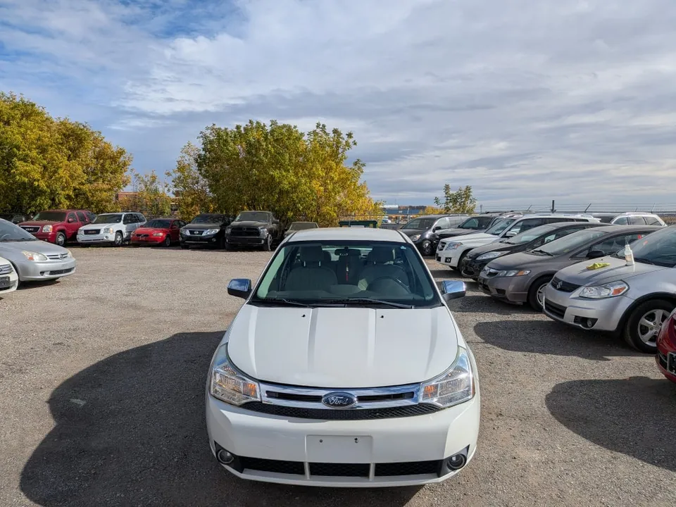 Ford Focus 2010 photo 2