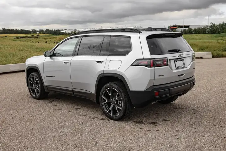Jeep Cherokee 2026 photo 2