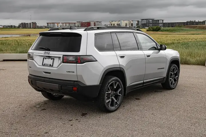 Jeep Cherokee 2026 photo 4