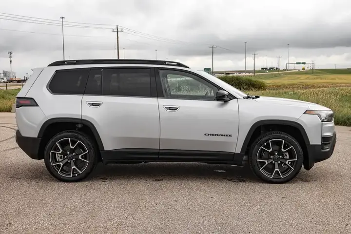 Jeep Cherokee 2026 photo 5