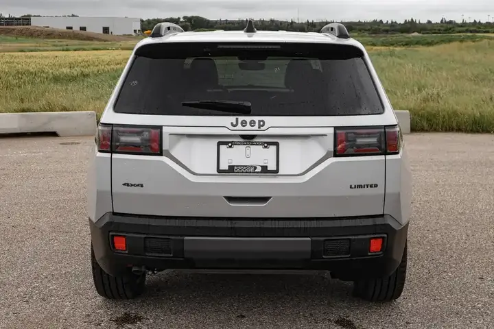 Jeep Cherokee 2026 photo 3