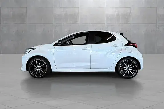 Toyota Yaris 2023 photo 2