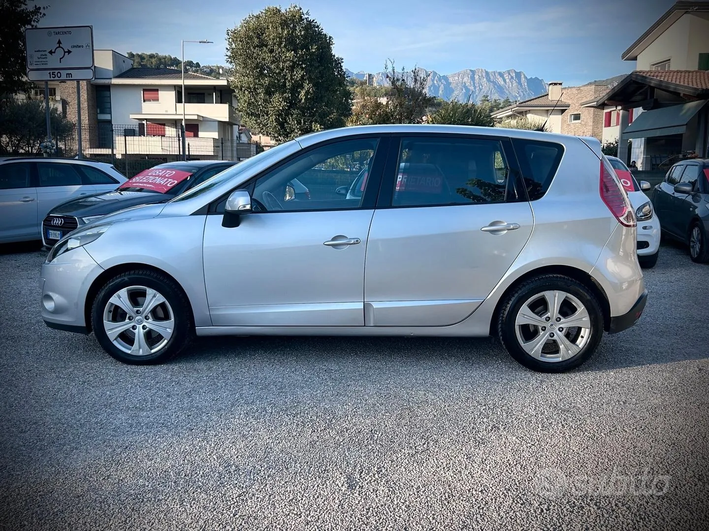 Renault Scenic 2011 photo 2