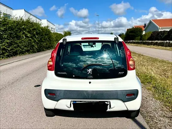 Peugeot 107 2011 photo 2