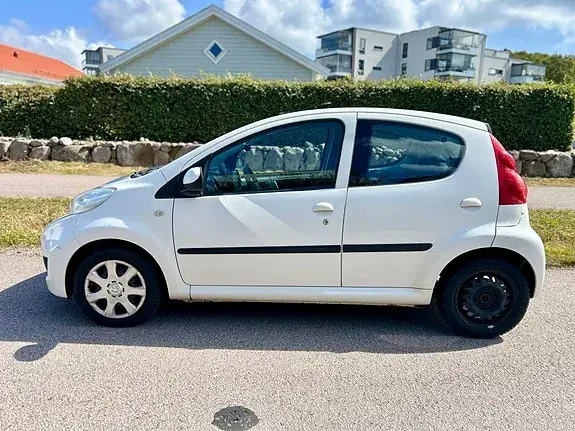 Peugeot 107 2011 photo 4