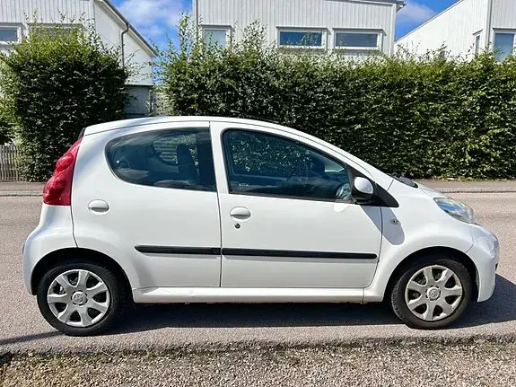 Peugeot 107 2011 photo 3