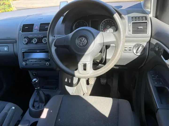 Volkswagen Touran 2013 photo 4
