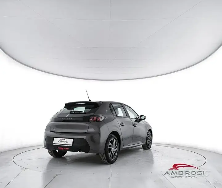 Peugeot 208 2021 photo 3