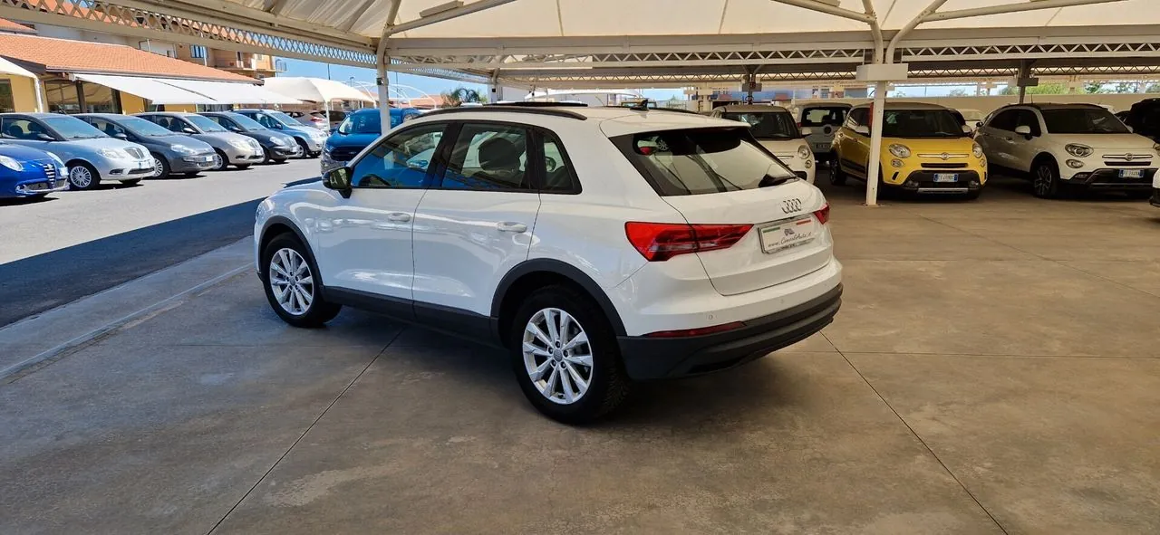 Audi Q3 2022 photo 2