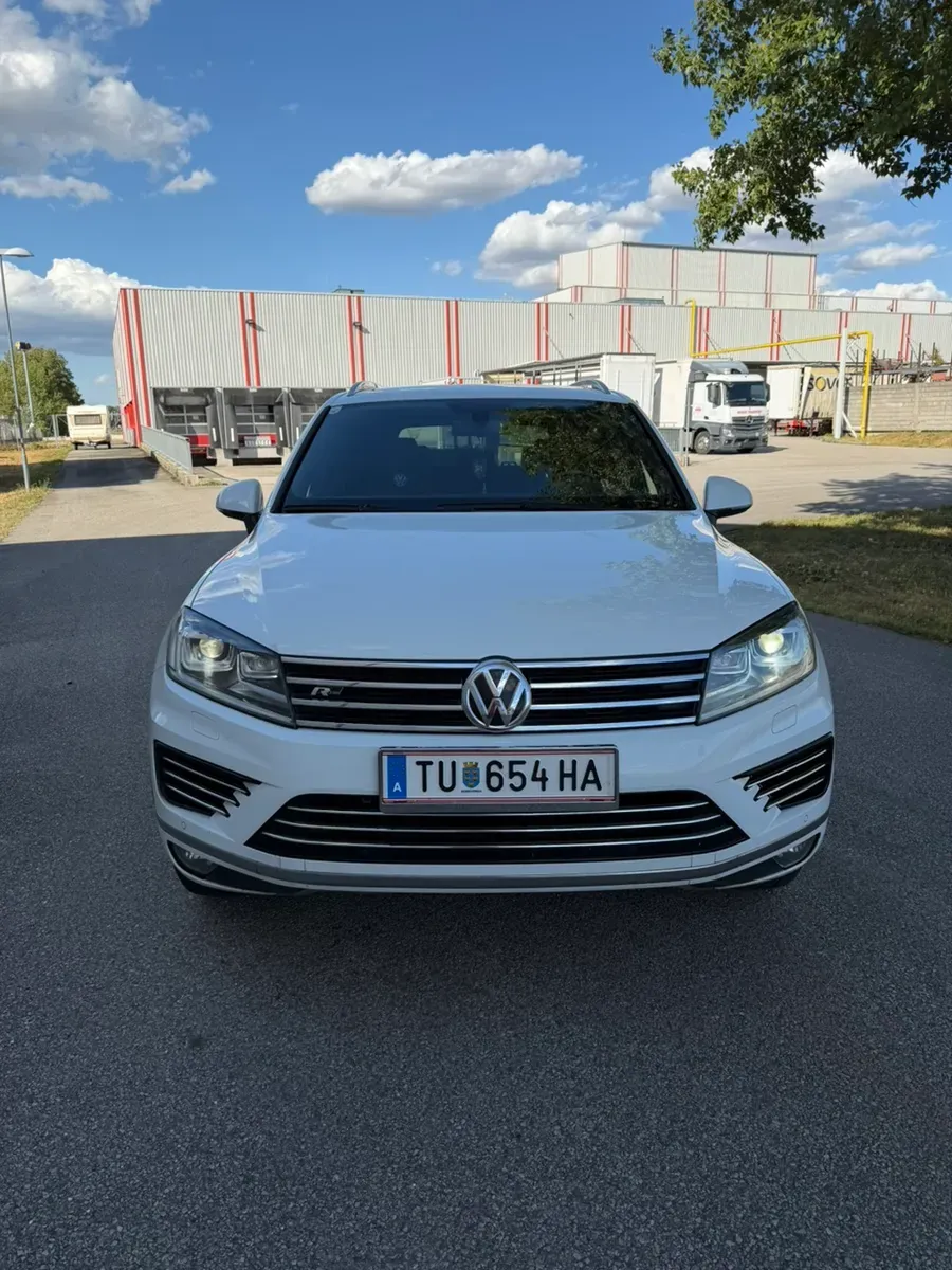 Volkswagen Touareg 2015 photo 2