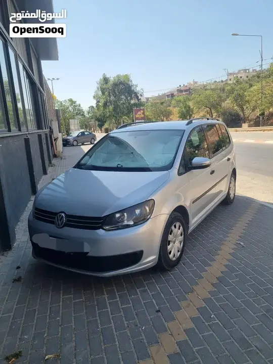 Volkswagen Touran 2011 photo 2