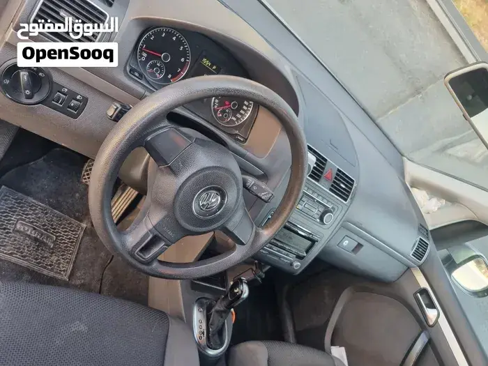 Volkswagen Touran 2011 photo 4