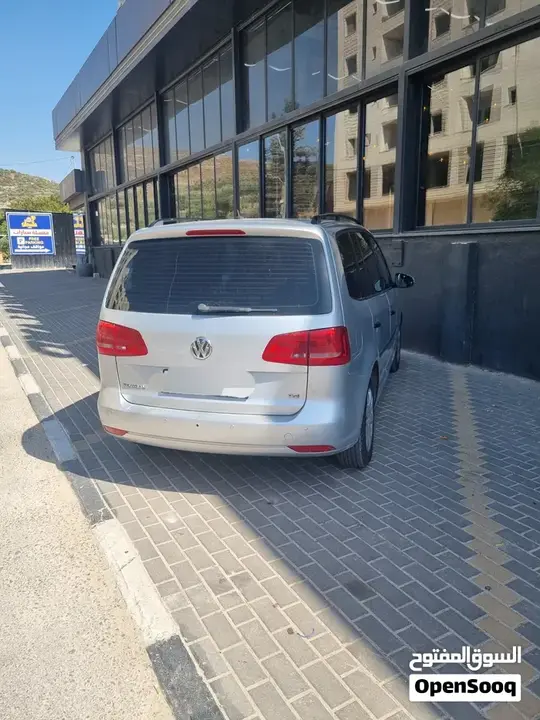 Volkswagen Touran 2011 photo 3