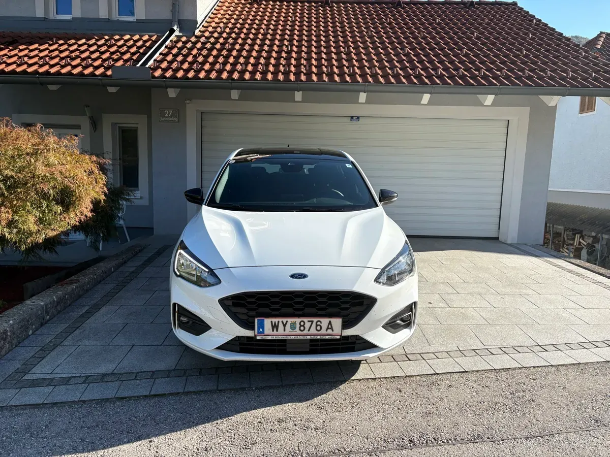 Ford Focus 2018 photo 2
