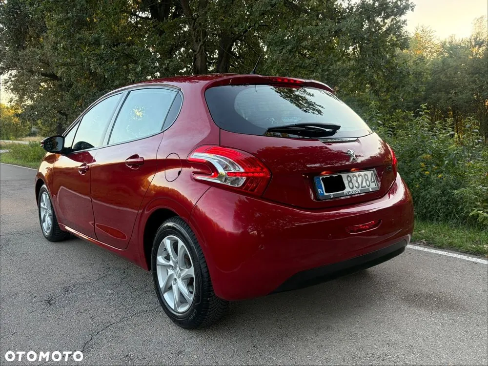 Peugeot 208 2013 photo 3
