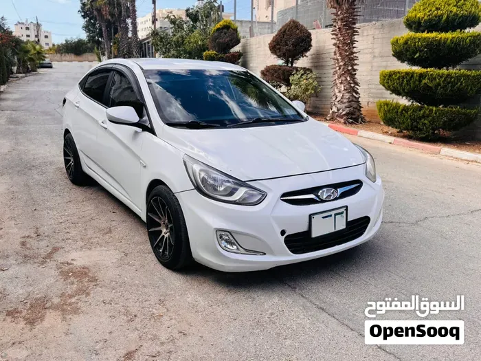 Hyundai Accent 2014 photo 2