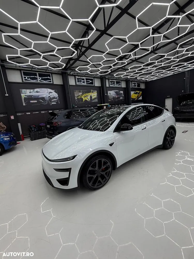 Tesla Model Y 2026 photo 3