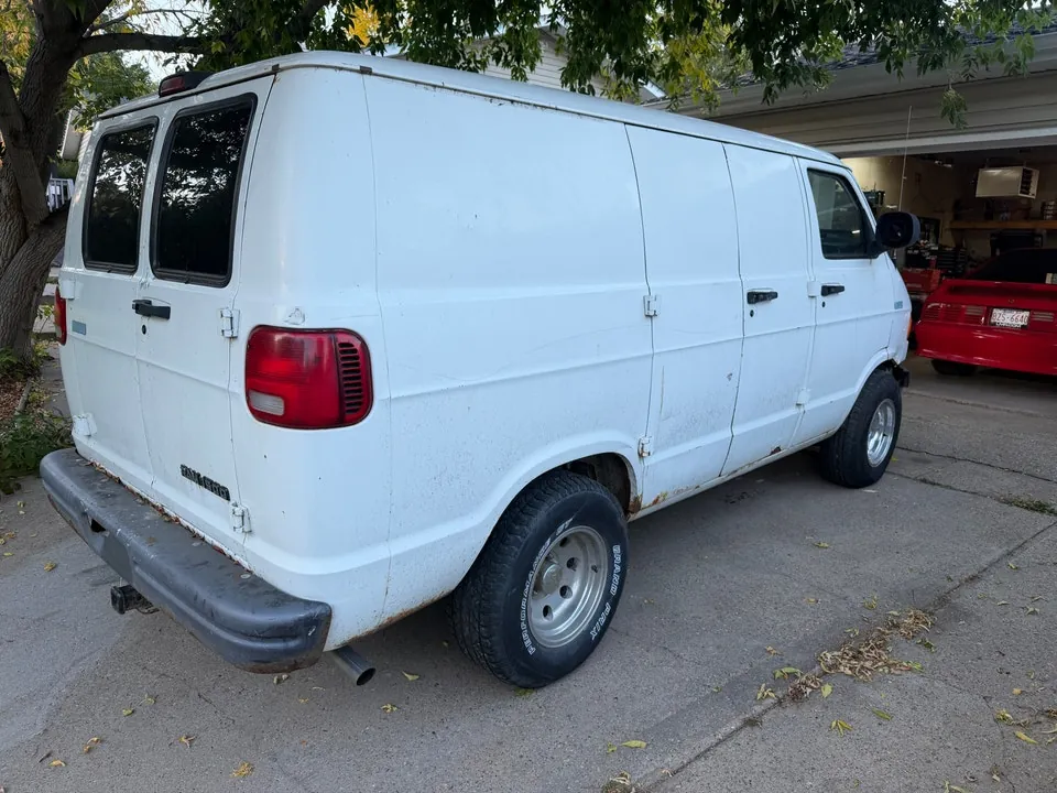 Dodge Ram Van 1998 photo 3