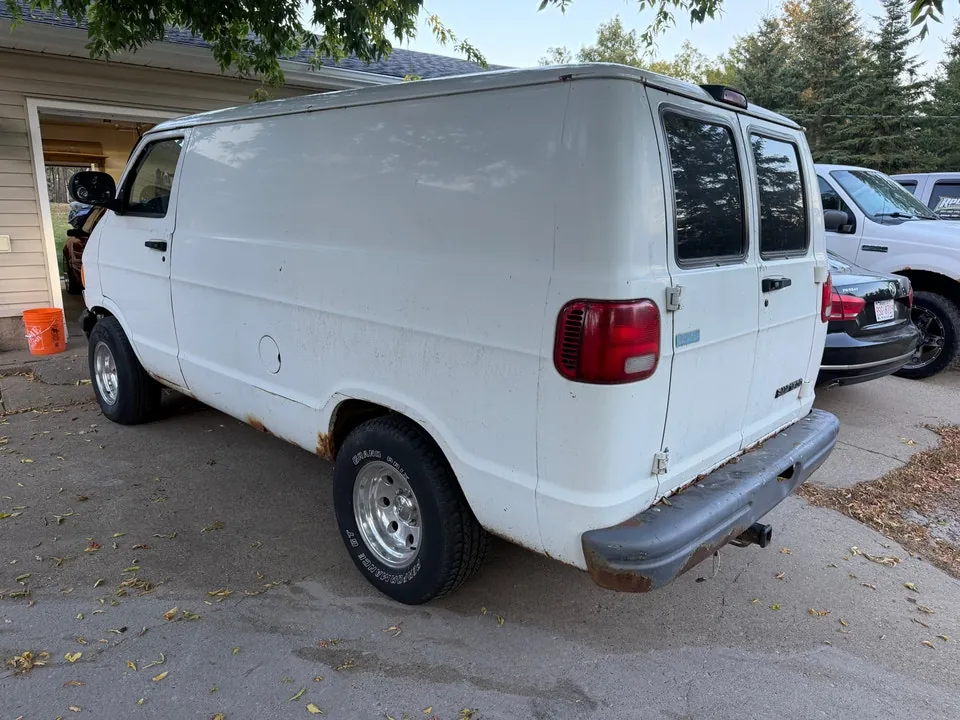Dodge Ram Van 1998 photo 4