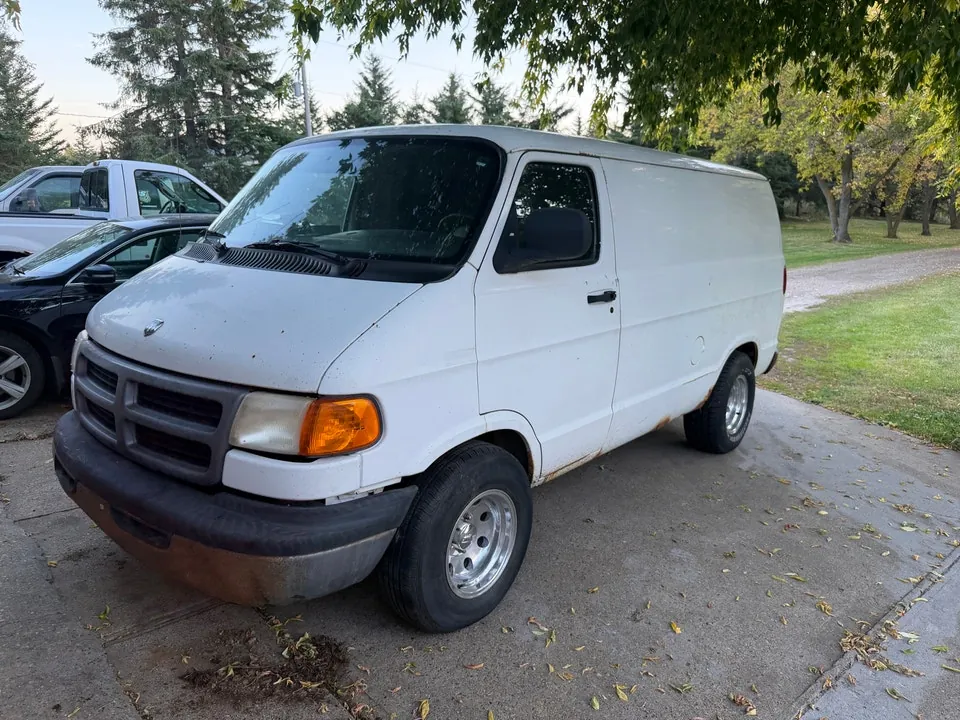 Dodge Ram Van 1998 photo 2
