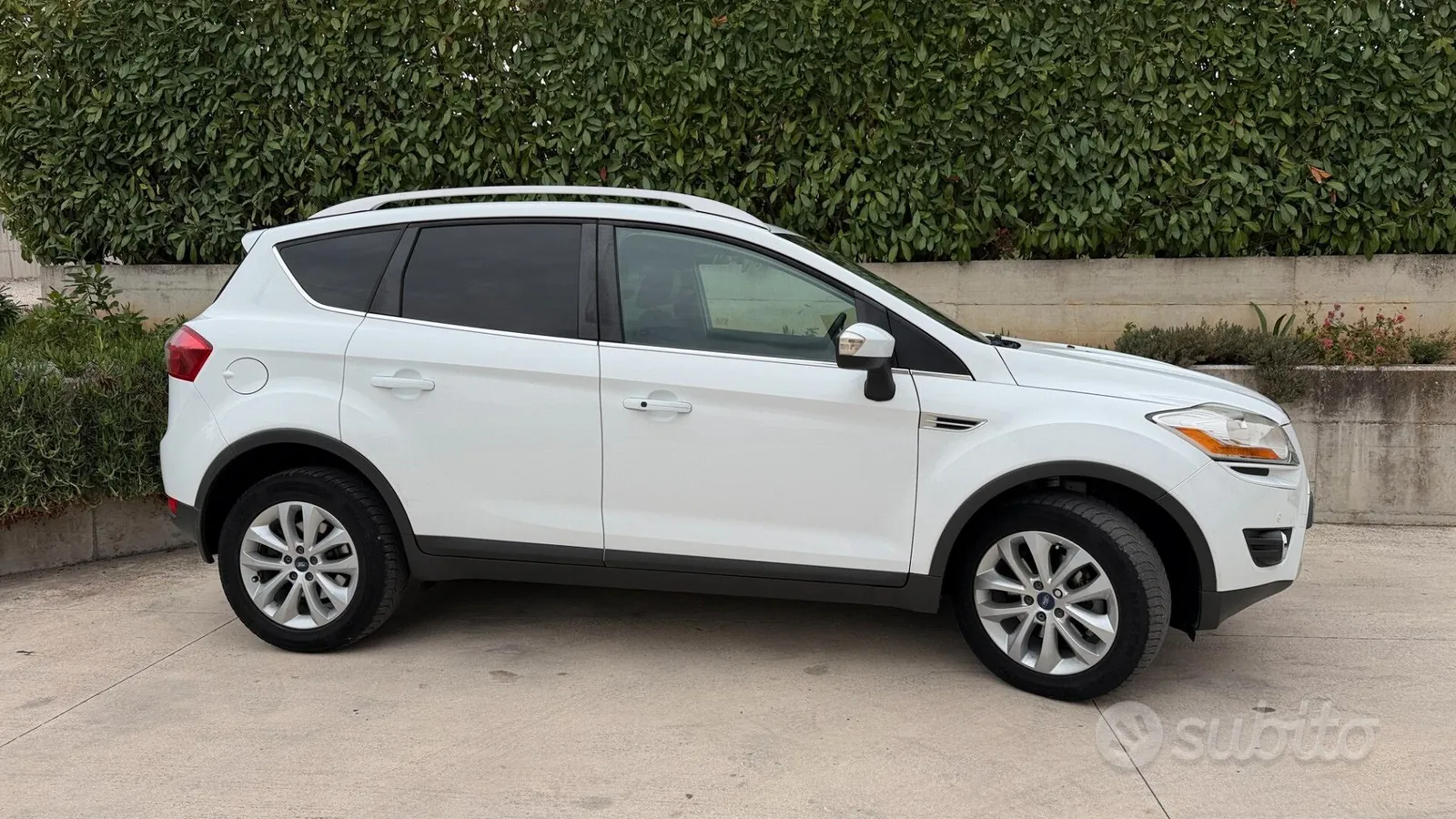 Ford Kuga 2012 photo 3