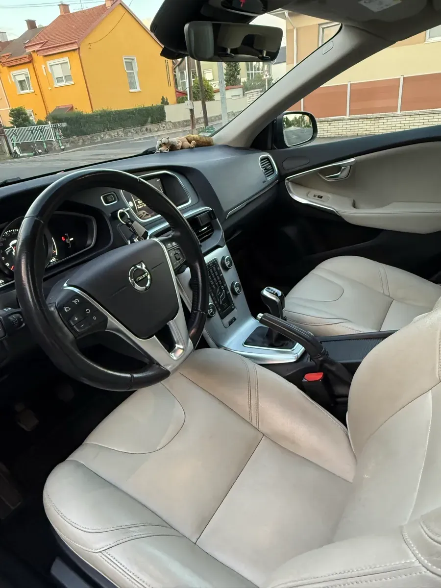 Volvo V40 2017 photo 2